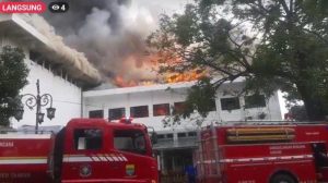 gedung balai kota bandung terbakar hebat