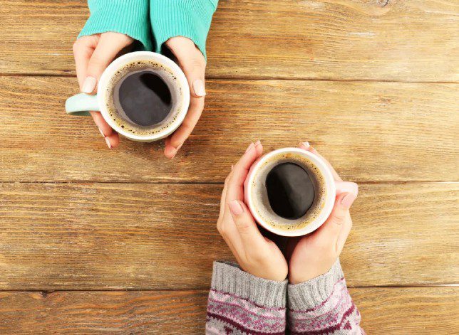 Minum Kopi Dipercaya Cegah Diabetes jika Punya Riwayat Faktor Genetik 20 holding coffee cups