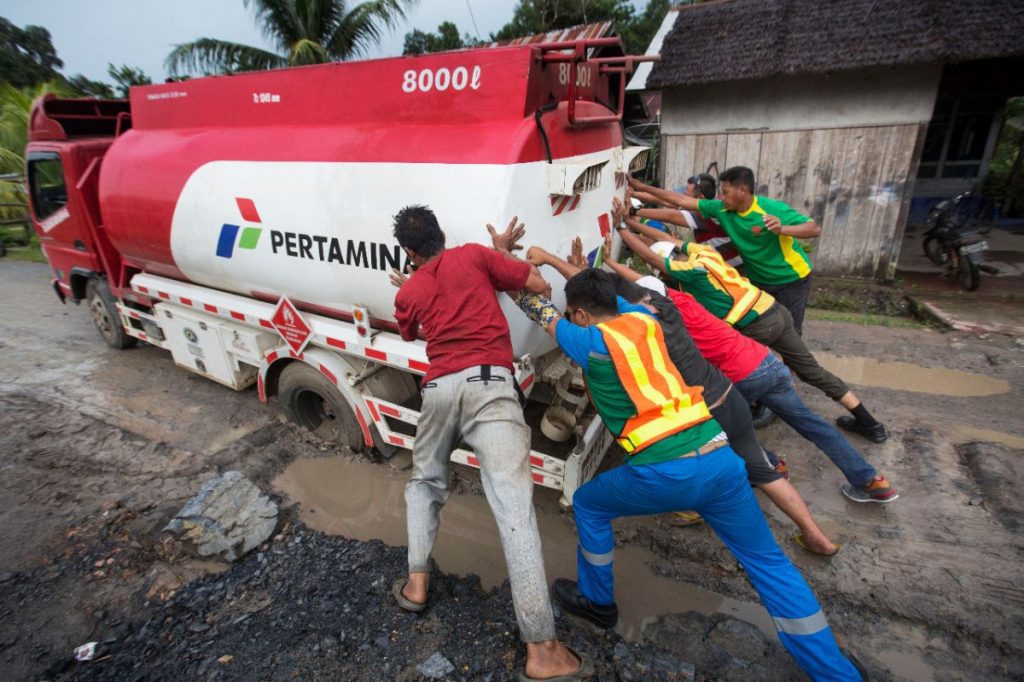 BBM Satu Harga Pertamina Kini Layani Kebutuhan Energi Masyarakat di 402 Wilayah di Indonesia 20 5ba09614 9d65 4409 934e ac0cffbc2050