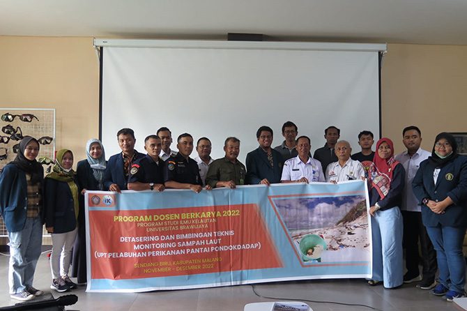 Dosen Berkarya (Dokar) UB Beri Bimtek Monitoring Sampah Laut 20 Dosen Berkarya UB