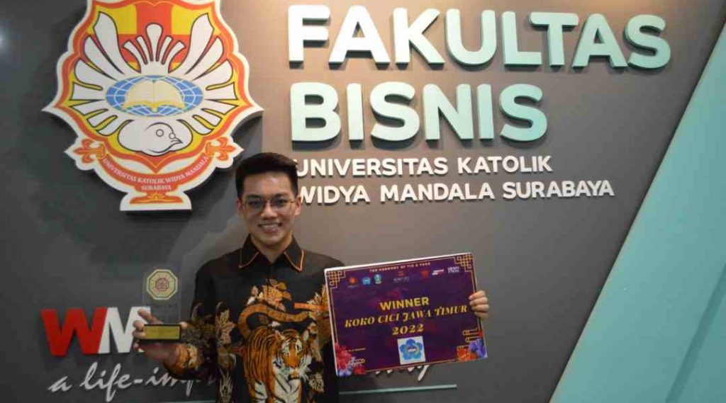 Mahasiswa UKWMS Renhard Sidik Raih Juara I Koko Cici Jatim 2022 20 c1 20221203 12265431 1080x600 1