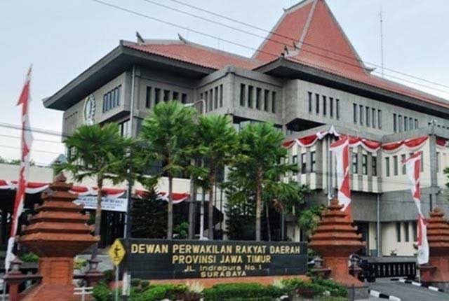 KPK Gelar OTT di Surabaya, Ruangan Pimpinan DPRD Jatim Disegel 20 images 1