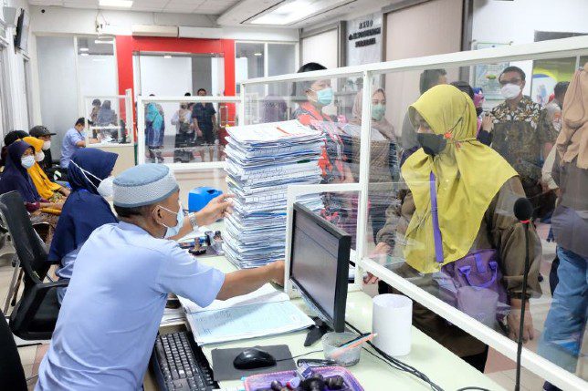 Untuk Mengurangi Antrean Pasien, RSUD Soewandhie Pakai Rekam Medis Digital 17 pelayanan rekam medis