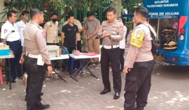 Mudahkan Pelayanan Bagi Masyarakat, Satlantas Polrestabes Surabaya Gelar Pelayanan SIM Cak Bhabin 20 IMG 20230112 134946