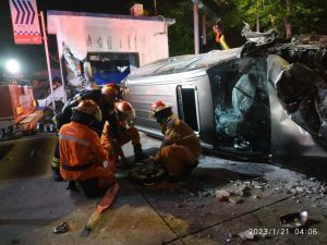 pajero terbalik