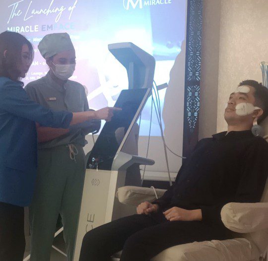 Miracle EMFACE Ultimate Lift Cara Kencangkan Otot dan Kulit Wajah Secara Maksimal 20