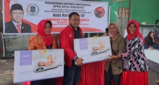 Anas Karno Ulurkan Bantuan 2 Unit Timbangan Bayi 20 anas timbangan