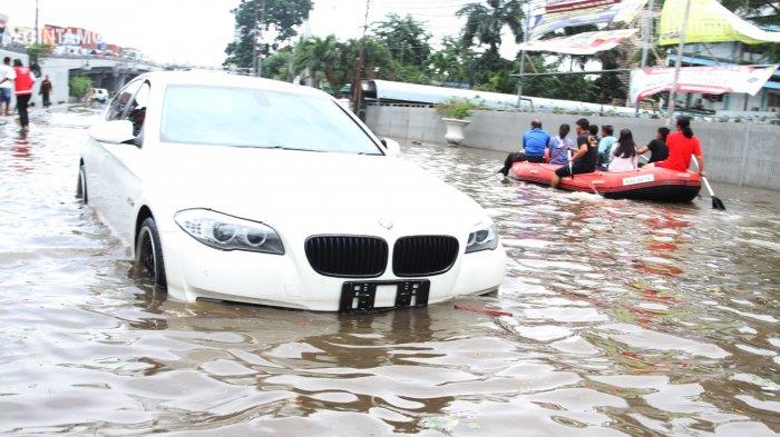 bmw rusak banjir c9f5