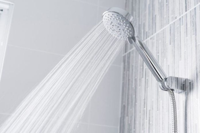 Mandi Pakai Shower Dinilai Lebih Bersih daripada Mandi Berendam di Bathtub 20 ilustrasi shower