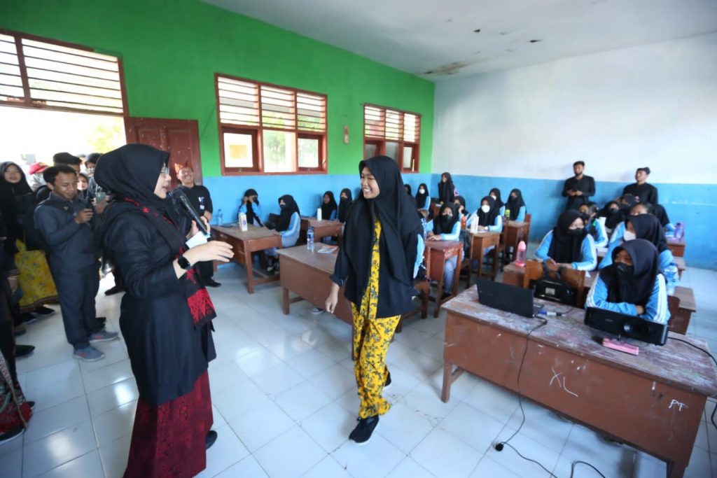 Sosialisasi Anti Kekerasan di Sekolah, Bupati Banyuwangi Turun Langsung Temui Pelajar 20 ipuk sosialisasi