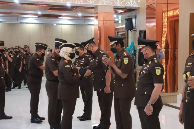Kajati Pimpin Sertijab 3 Kajari, Lebih tingkatkan Kepercayaan Publik dalam Penegakan Hukum 20 sertijab kajari