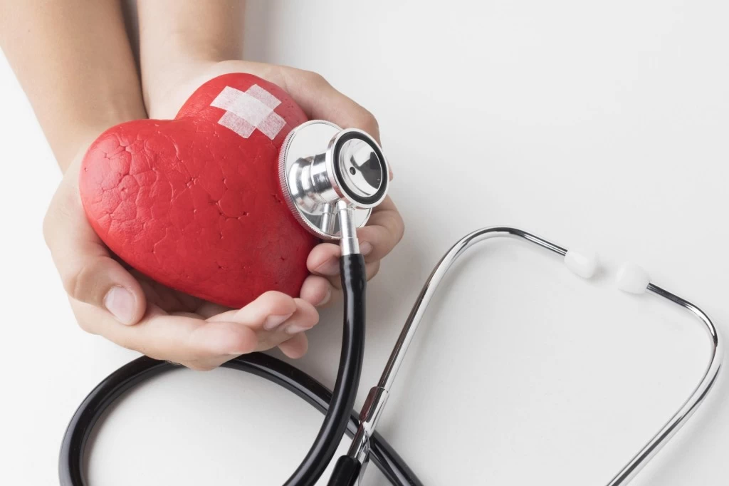 Penyakit Jantung Klaim Paling Tinggi dari BPJS Kesehatan 20 top view world heart day concept with stethoscope edit