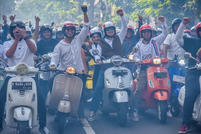 Rangkaian HUT Surabaya, Cak Eri Sunmori Bareng Komunitas Vespa 20 IMG 5380 768x513 1