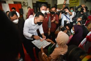 Penyaluran Bansos di Kecamatan Rungkut 5 768x512 1