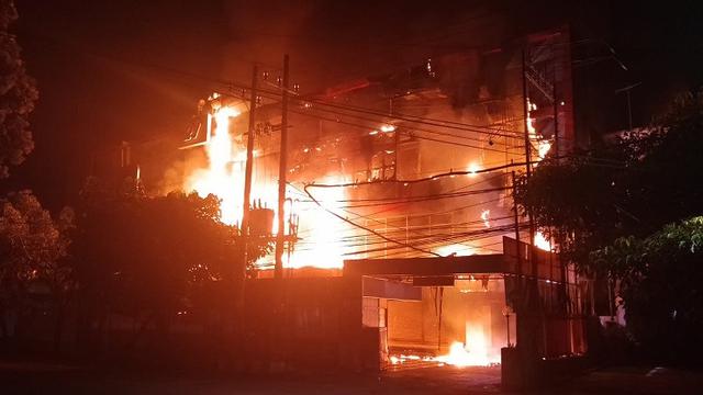 Malang Plaza Kebakaran Dini Hari Tadi 20 malang plaza terbakar