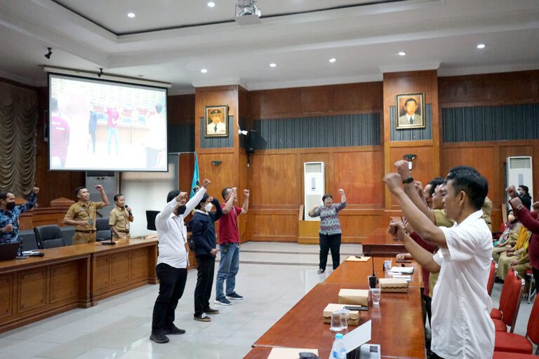 Gandeng Ombudsman dan Akademisi, Pemkot Surabaya Latih Ratusan Pengelola Aduan Masyarakat 20 DSC07578 768x512 1