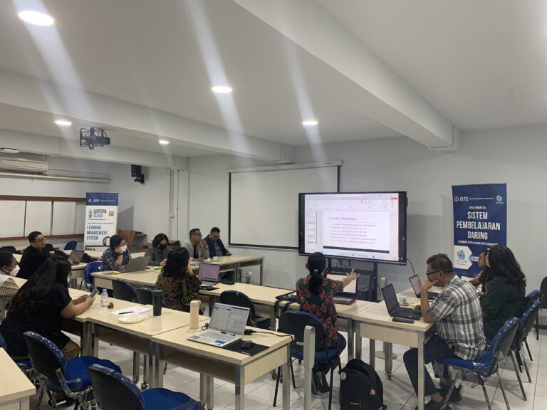 FHIK PCU Berhasil Meraih PK-KM Tahun 2023 dari Kemendibudristek 20 Koordinasi implementasi PKKM 2023 oleh English Department PCU 1 768x576 1