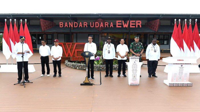 presiden jokowi meresmikan bandara ewer kabupaten asmat papua selatan 169
