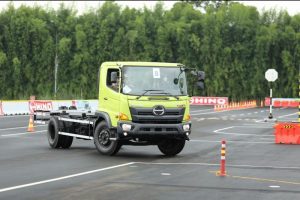 pelatihan mengemudi di HINO