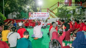 Banteng Surabaya Kenalkan Pasangan Ganjar-Mahfud ke Warga Kampung 20 banteng kenalkan ganjar ke emak