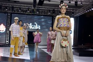 Mahasiswa FIK Ubaya Tampilkan Busana Terinspirasi Barbie dan Festival Bunga 24 whatsapp image 2023 11 25 at 17.21.42 b8e4357d