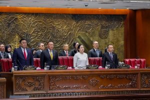 Puan buka masa sidang