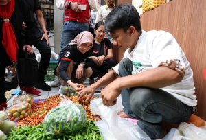 Atikoh Ganjar Blusukan ke Pasar, Pedagang Keluhkan Harga Cabai dan Bawang Merah Naik 20 atikoh dipasar