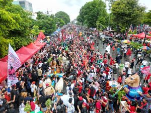 Ratusan Ribu Warga Surakarta Teriakkan 'Solo Bukan Gibran' 20 Solo bukan Gibran