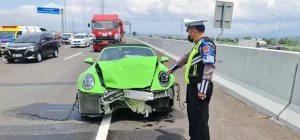 porsche tabrakan
