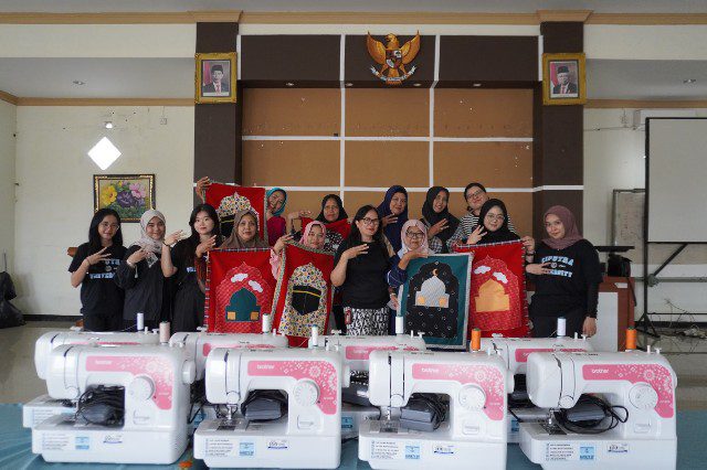 UC Beri Pelatihan Pembuatan Sajadah Anak Tingkatkan Penjualan di Bulan Rahmadan 20 UC Beri Pelatihan