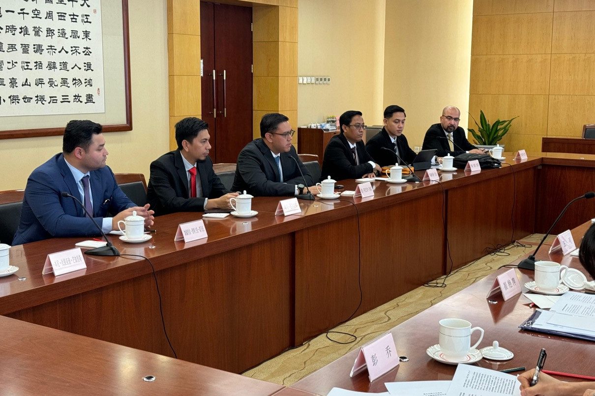 delegasi parlemen golkar saat berkunjung ke tiongkok menghas l13u