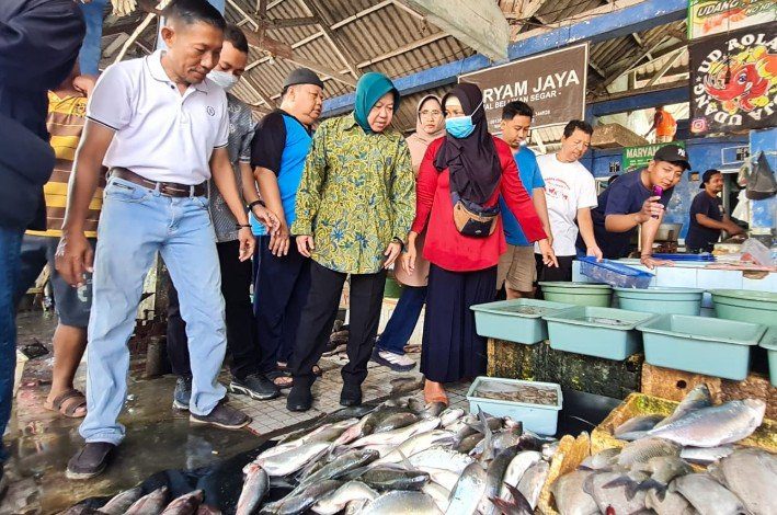 Risma – Gus Hans Banyak Mendapat Keluhan Pedagang di TPI Sidoarjo 20 IMG 20240907