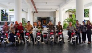 Bank Jatim Bantu Sepeda listrik kepada unair