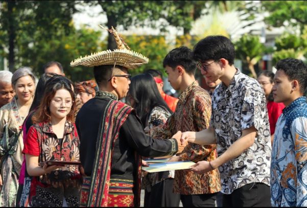 Ubaya Rayakan Hari Sumpah Pemuda Bagikan Beasiswa 20 Ubaya Sumpah Pemuda