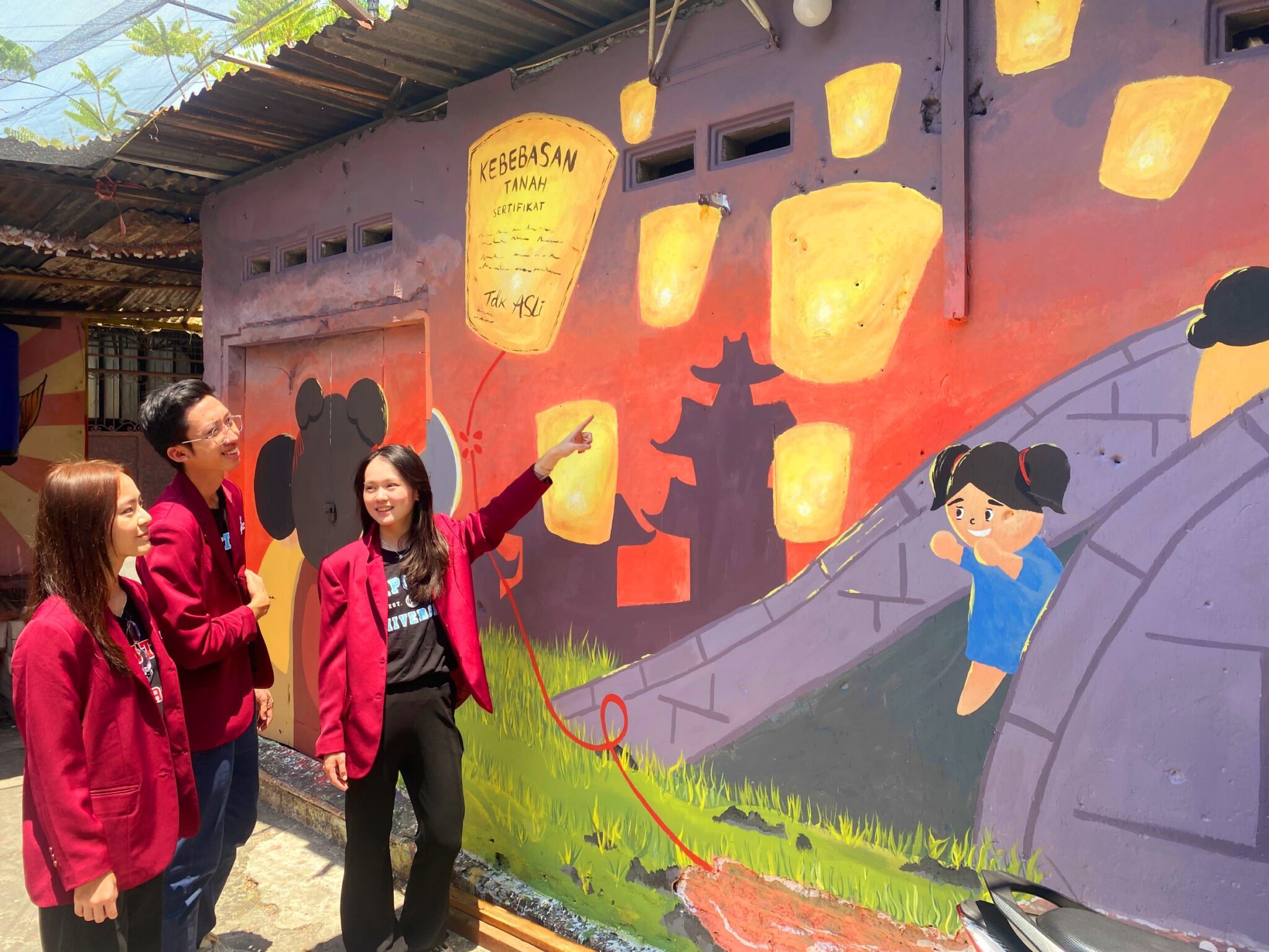 Maknai Hari Pahlawan Mahasiswa UC Garap Mural di Kampung Tambak Bayan 20 Mural UC Hari Pahlawan