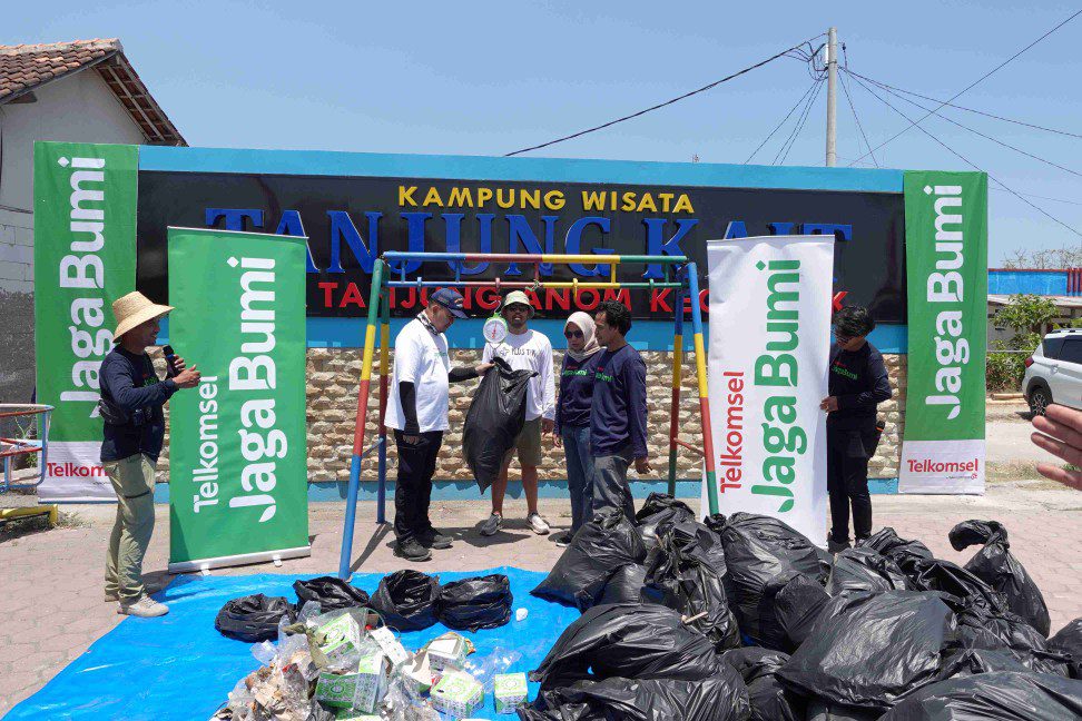 Telkomsel Jaga Bumi Kembali Tanam 10.600 Mangrove 20 tellkomse jaga bumi