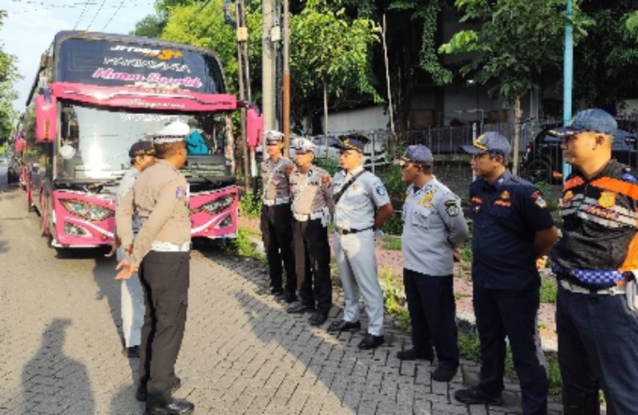 Satlantas Polres Gresik dan Jasa Raharja Gelar Ramp Check, Antisipasi Kecelakaan Bus Pariwisata 20 polres Gresik dan Jasa Raharja