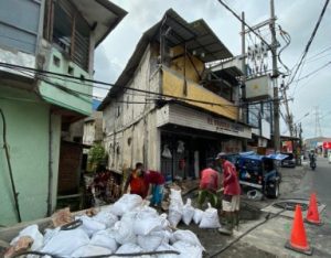 Perbaikan gereja amblas