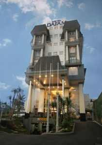 HotelDafamsemarangBuilding copy 330x472 1