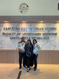 wisudawan UB muda