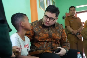 belum sekolah dan tak miliki akta lahir bupati kediri cukupi kebutuhan pendidikan restu thumbnail 838