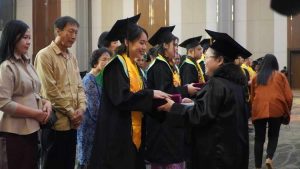 wisuda ukwms 2025