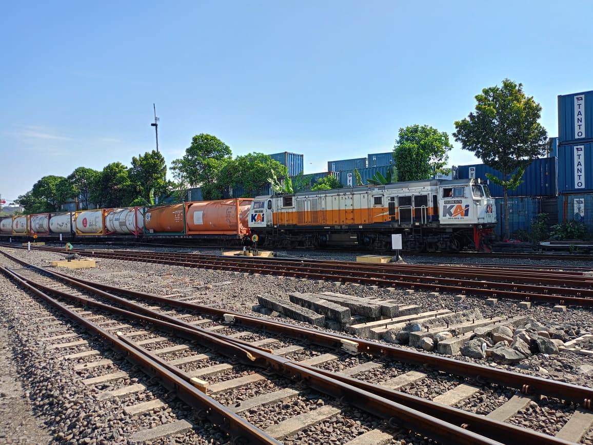 KAI Logistik DAOP 8