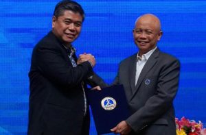 Rektor Baru UK Petra Tekankan Sentuhan Kemanusiaan di Era Disrupsi Teknologi 42 Rolly Intan rektor