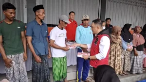 PDIP Jatim Serahkan bantuan bagi pengungsi gunung semeru