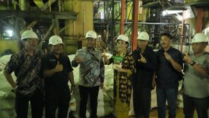 Rieke Diah Pitaloka Kunjungi PG Gempolkrep Mojokerto