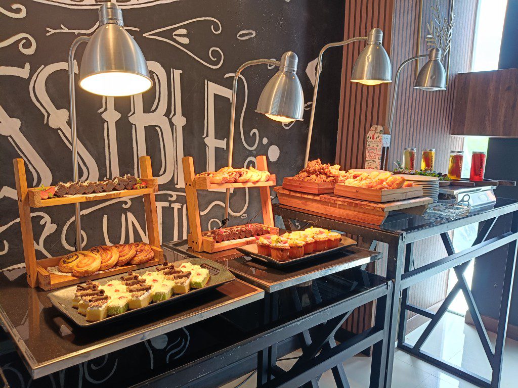 Fave Hotel Rungkut Surabaya Hadirkan Kemeriahan Tradisi Makan Bersama ...