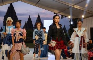 Fashion Show mahasiswa UC