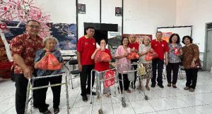 Yayasan Senopati Kunjungi Panti Werdha Surya