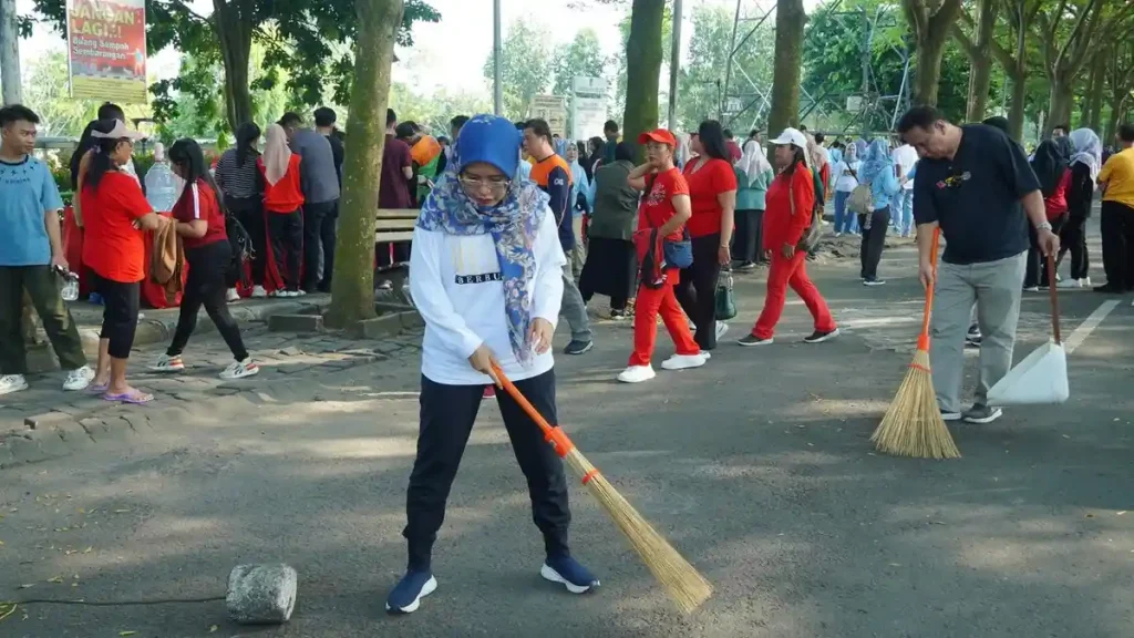 bersih Lingkungan di Kediri